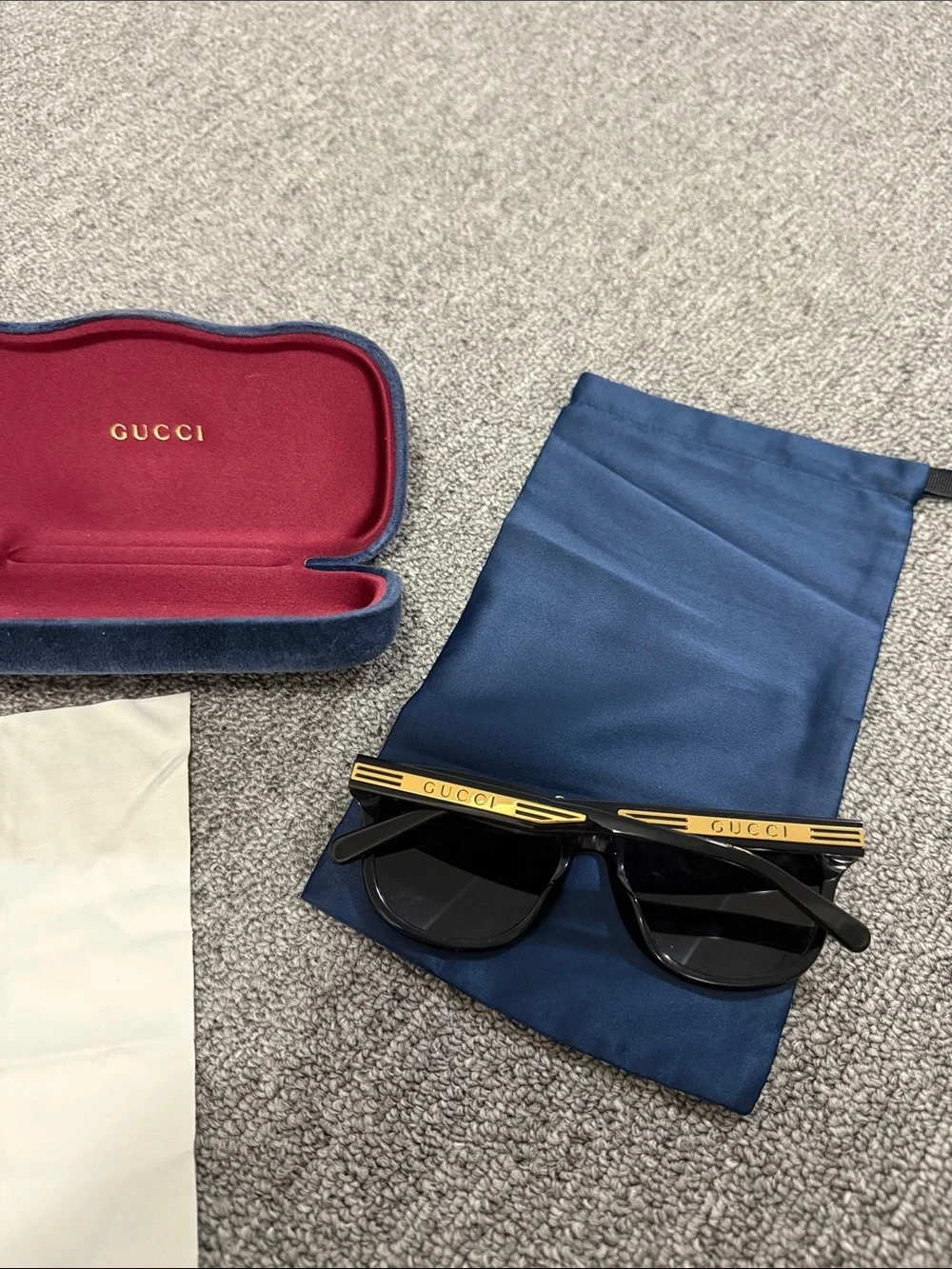 Gucci Black men’s sunglasses Case and Pouch